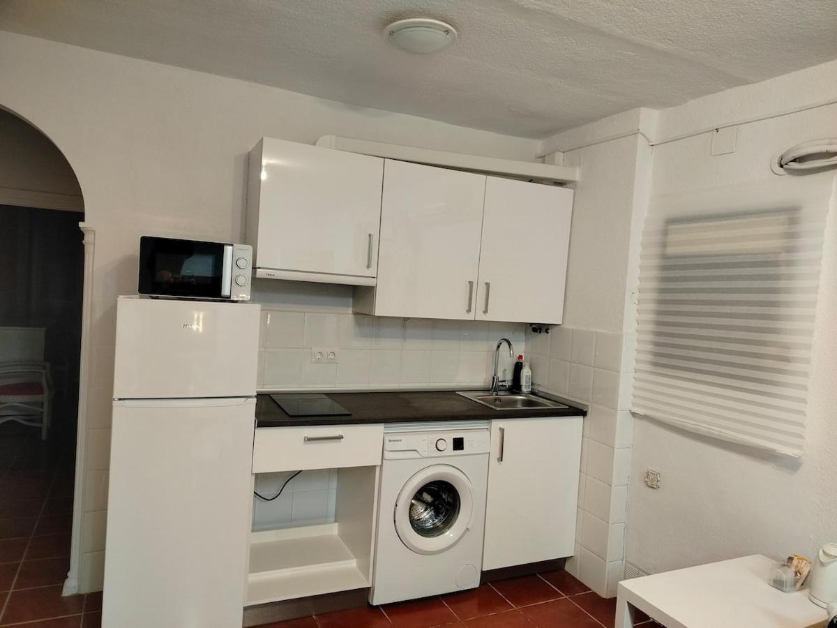 Fantastico Apartamento Con Piscina Comunitaria Junto Al Mar En Malaga Exterior photo