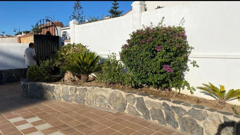 Fantastico Apartamento Con Piscina Comunitaria Junto Al Mar En Malaga Exterior photo